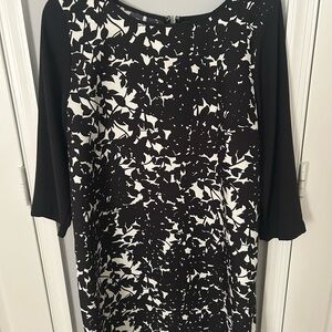 GAP Black and White Patterned Shift Top